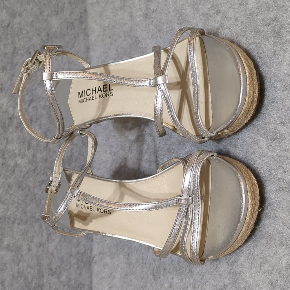 Michael Kors Kami T Strap Sandal silver  Wedges size 8.5 - Picture 2 of 11